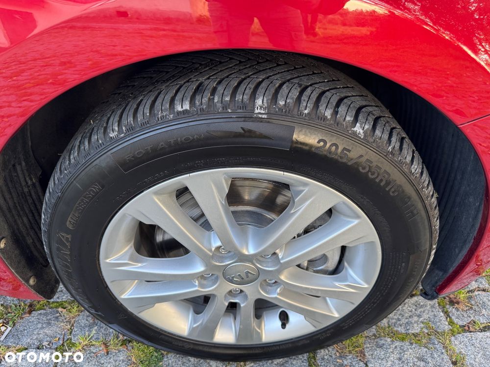 Kia Ceed - 33