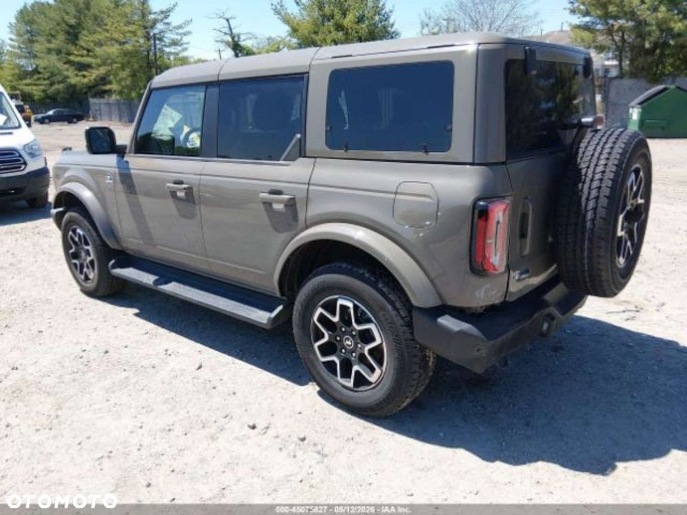 Ford Bronco - 3