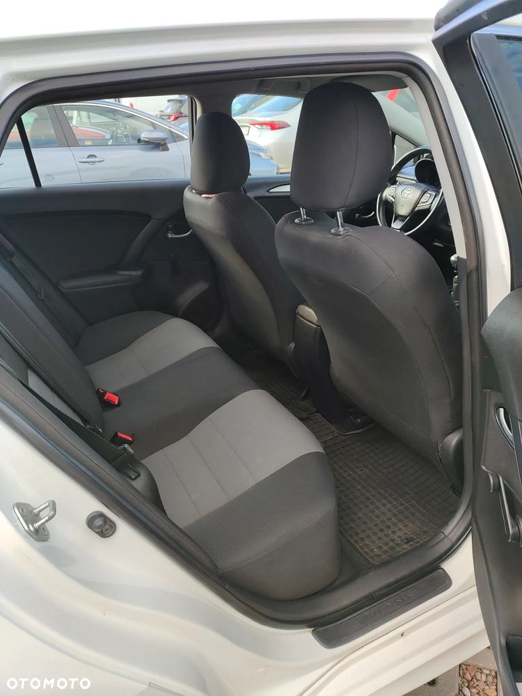 Toyota Avensis 1.8 Active - 10