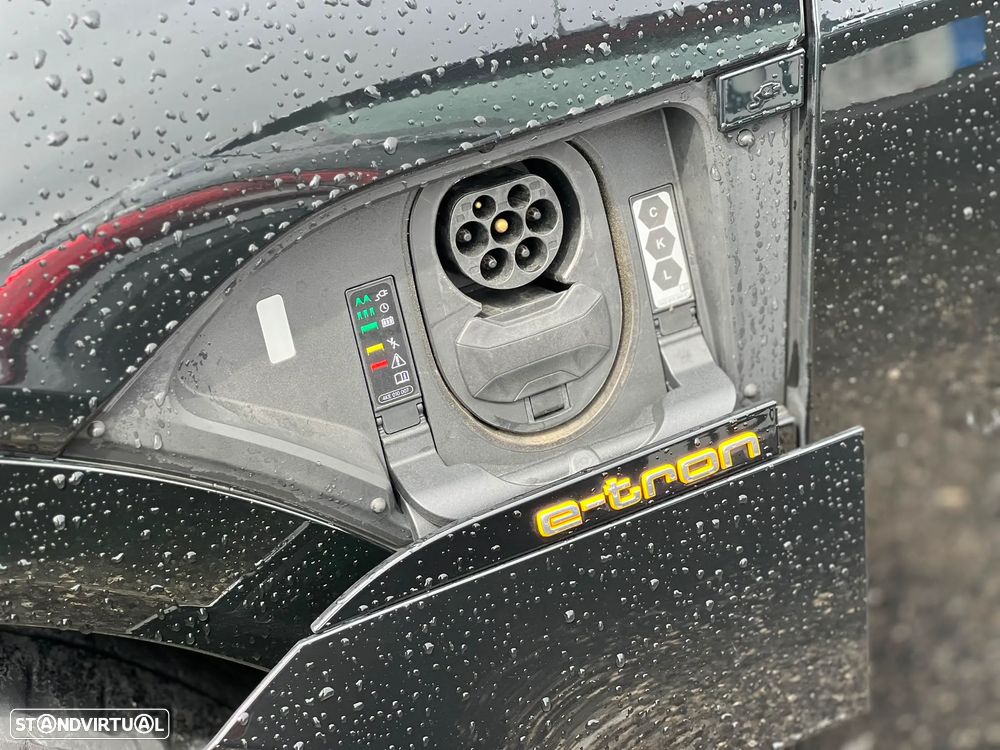 Audi e-tron 55 quattro S line - 11