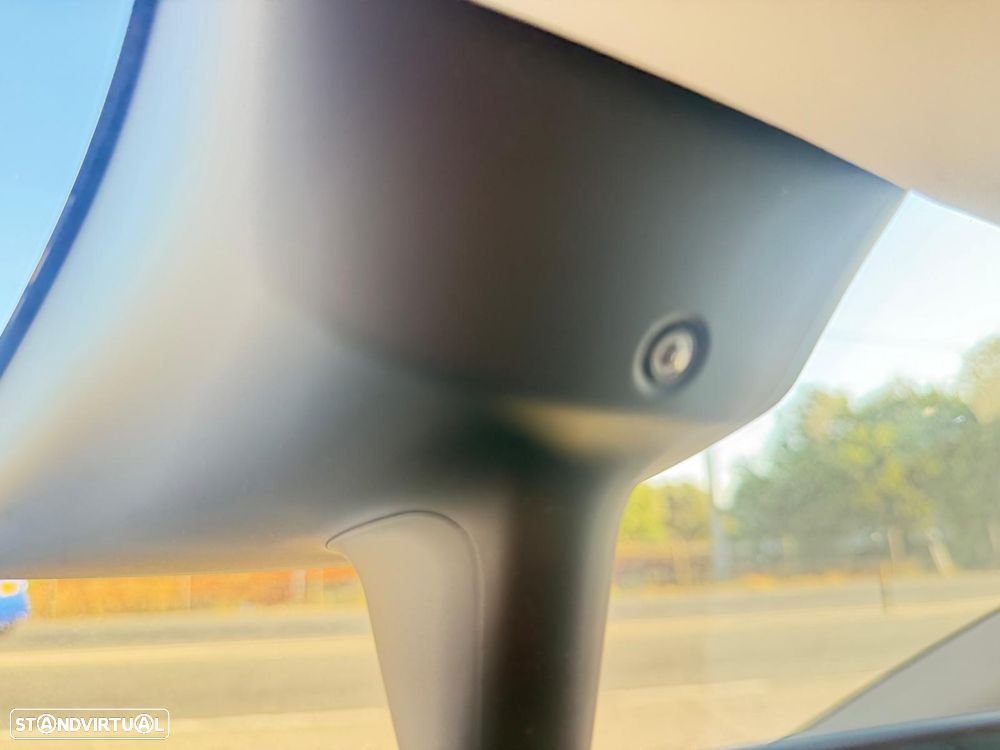 Tesla Model Y Long Range Dual Motor AWD - 33