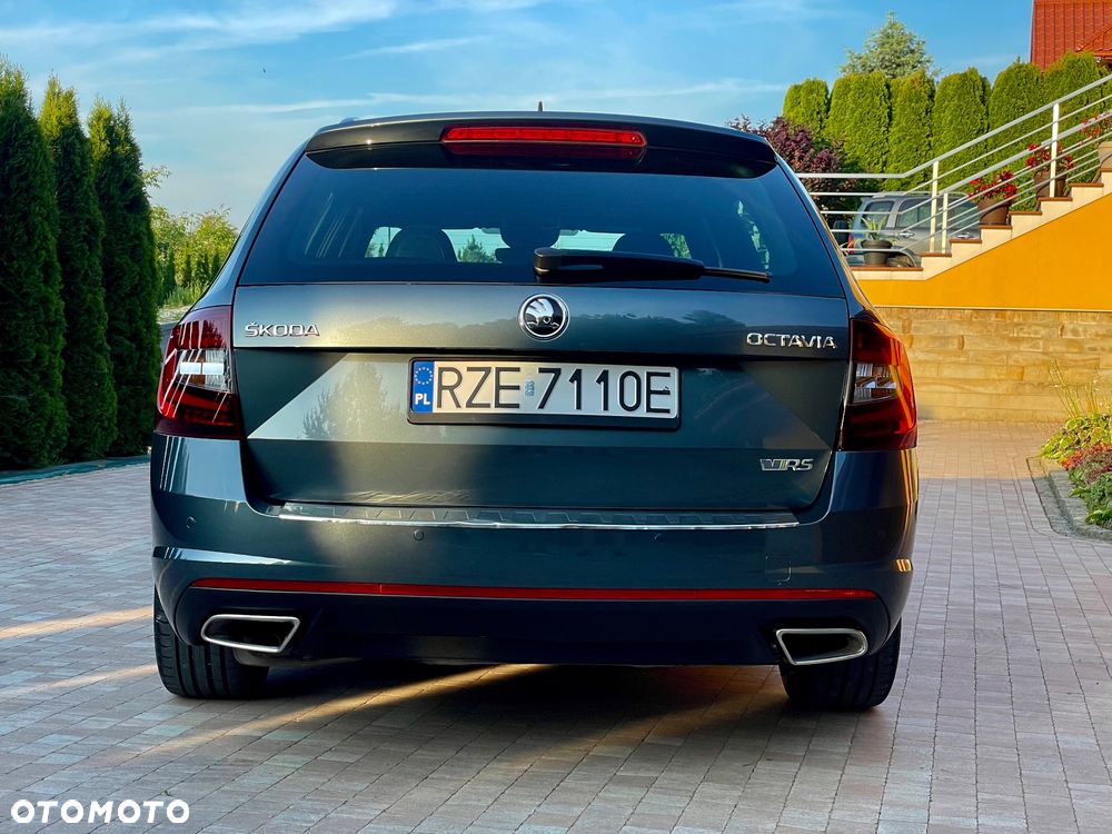 Skoda Octavia 2.0 TDI DSG RS - 11