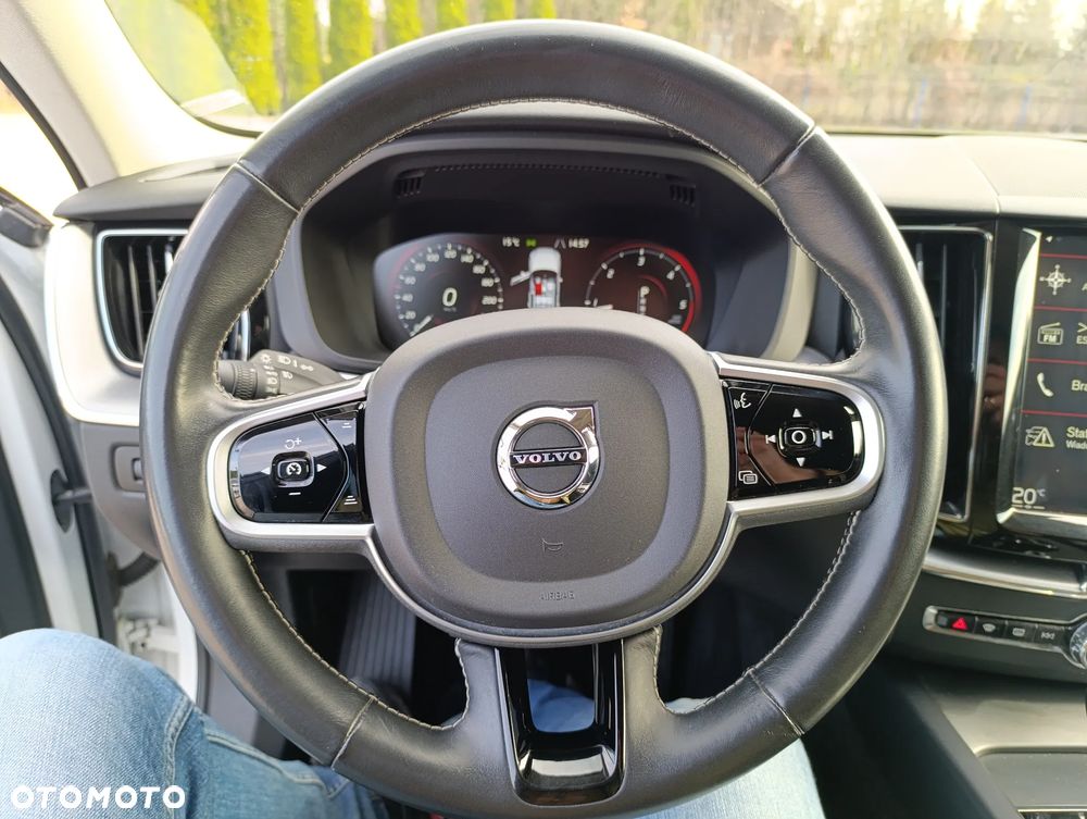 Volvo XC 60 D4 Momentum Pro - 21