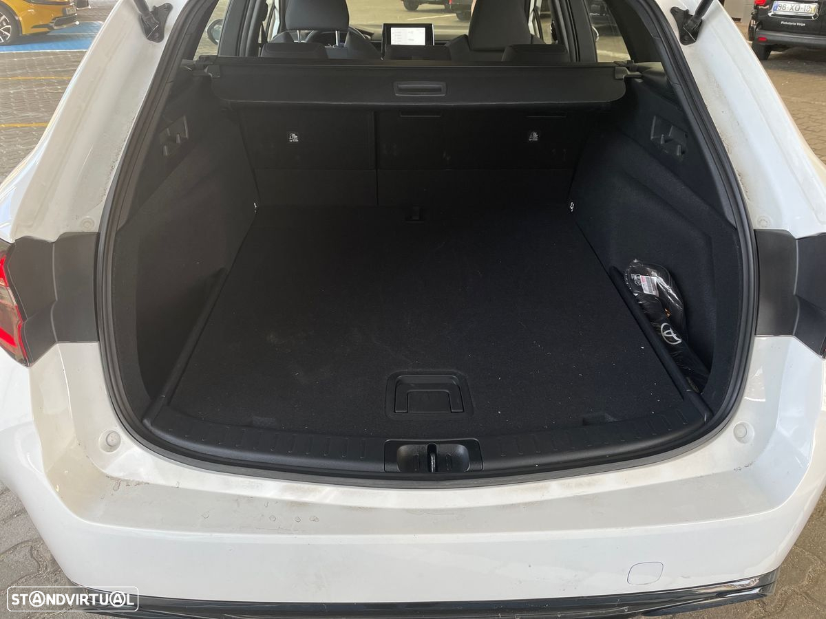 Toyota Corolla Touring Sports 1.8 Hybrid Business JLL - 10