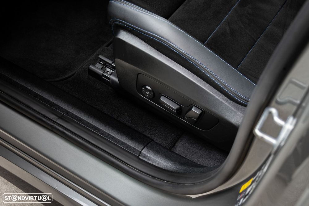 BMW iX1 eDrive20 Pack Desportivo M - 31