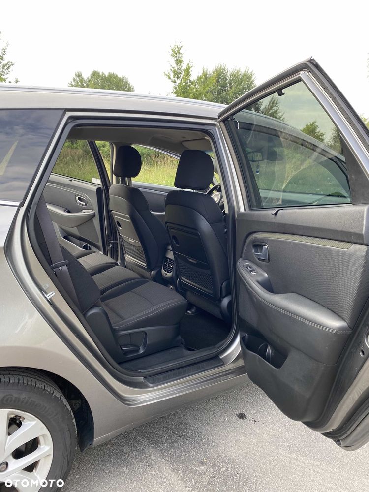 Kia Carens 1.6 GDI L 7os - 18