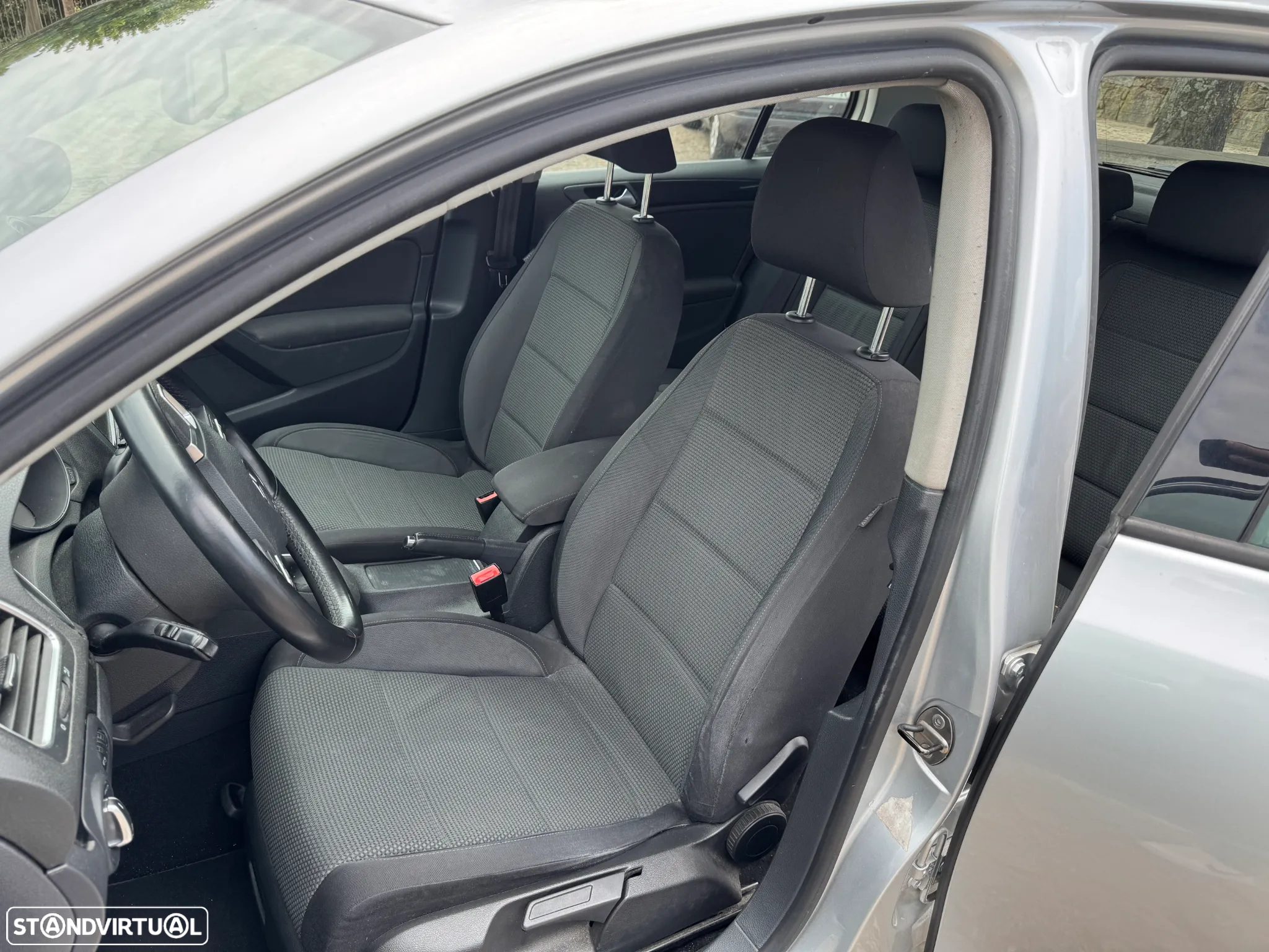 VW Golf 1.6 TDi Trendline BlueMotion - 6