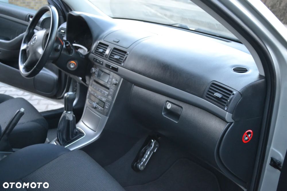 Toyota Avensis 2.0 VVT-i Executive - 25