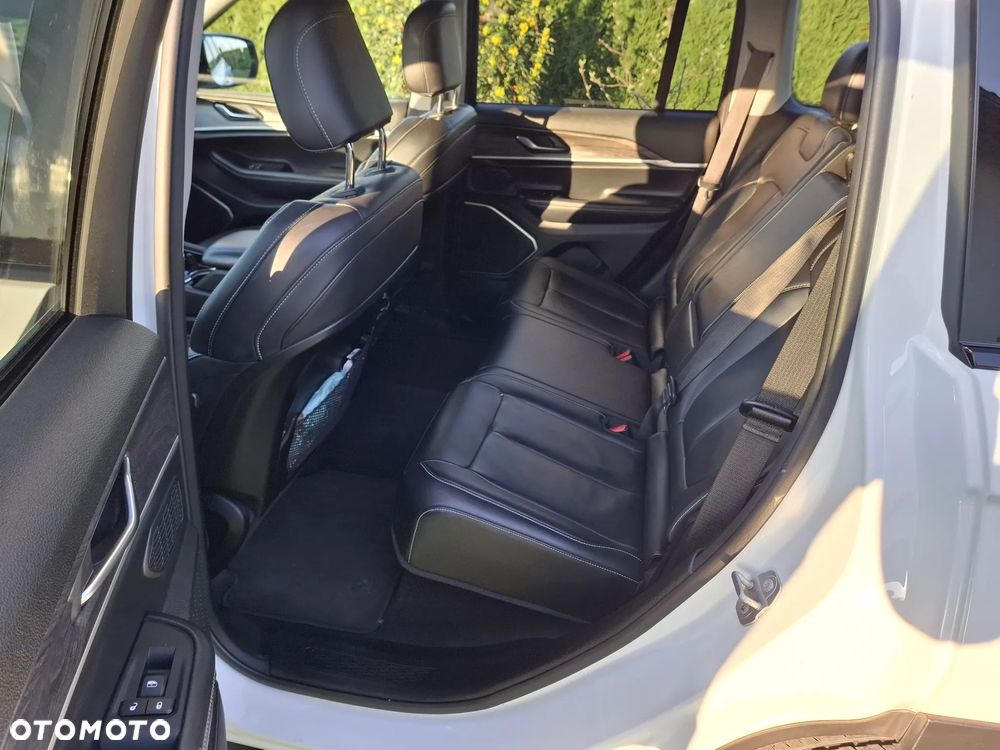 Jeep Grand Cherokee - 35