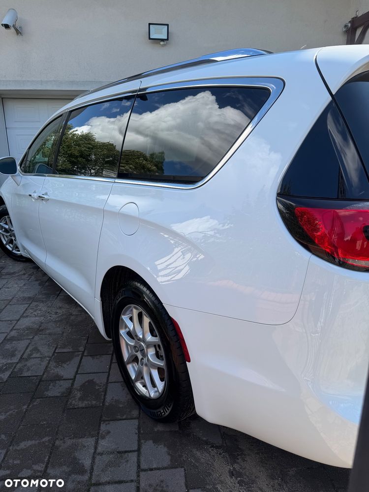 Chrysler Pacifica - 8