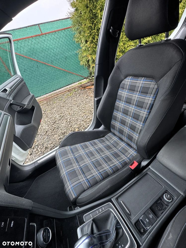 Volkswagen Golf 1.4 GTE Plug-In-Hybrid DSG - 25