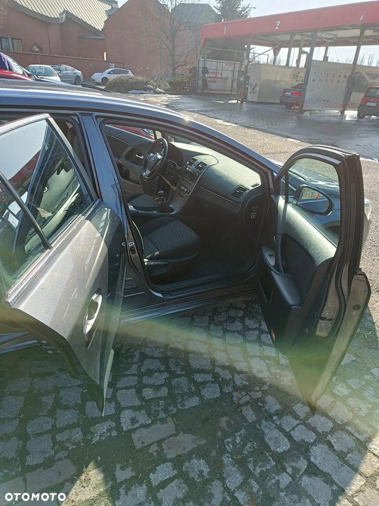 Toyota Avensis 1.8 Luna - 6