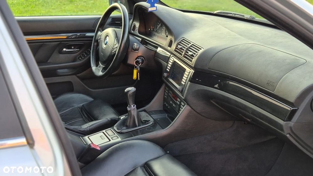 BMW Seria 5 520i - 22