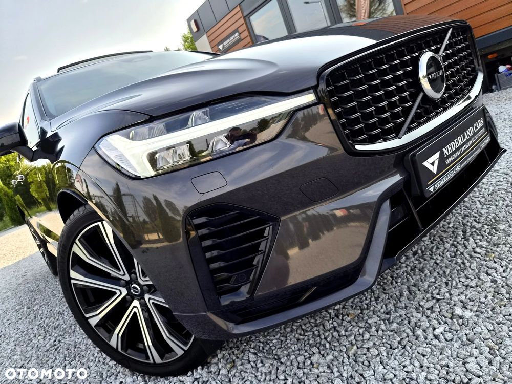 Volvo XC 60 T6 Plug-In Hybrid AWD Plus Black Edition - 4