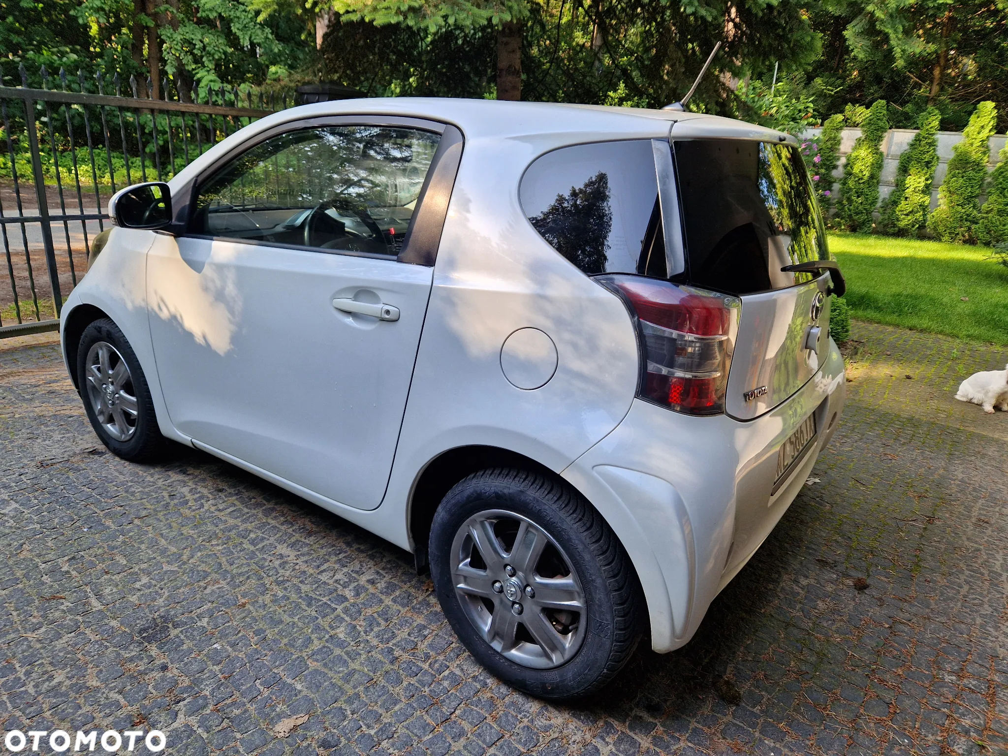 Toyota iQ - 7
