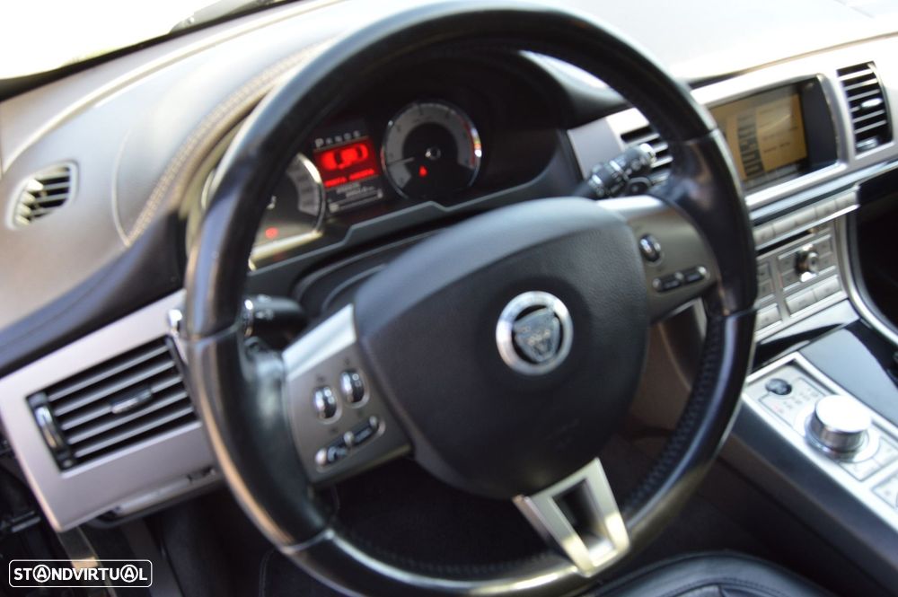 Jaguar XF 3.0 D V6 S Premium Luxury - 47