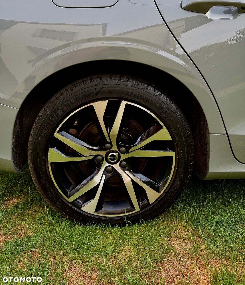 Volvo S60 B5 B AWD Plus Dark - 9