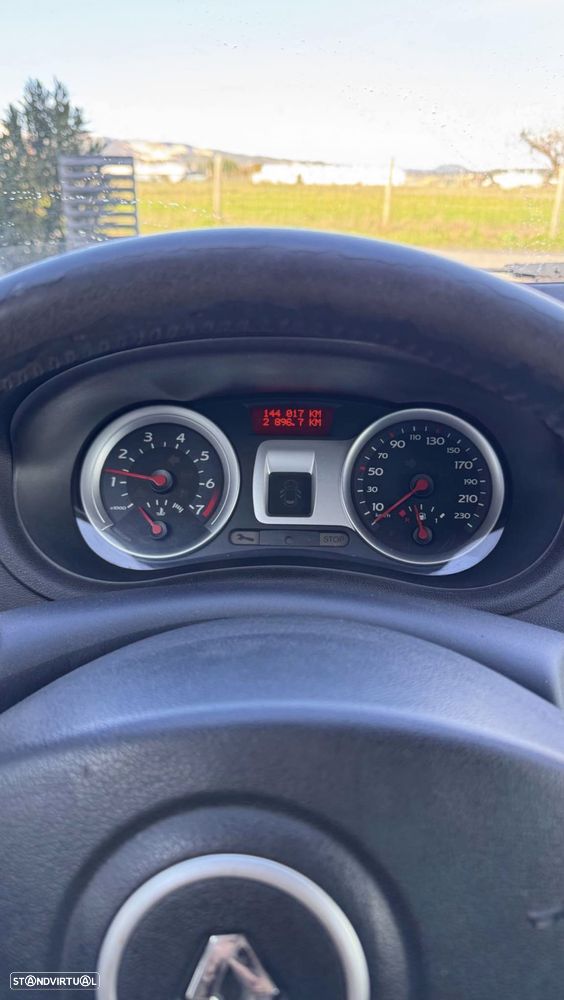 Renault Clio 1.2 16V Confort - 10