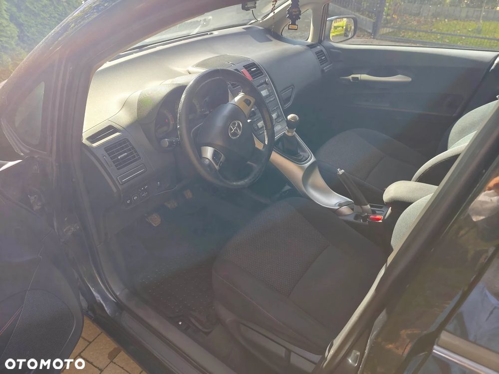 Toyota Auris 2010 photo 5