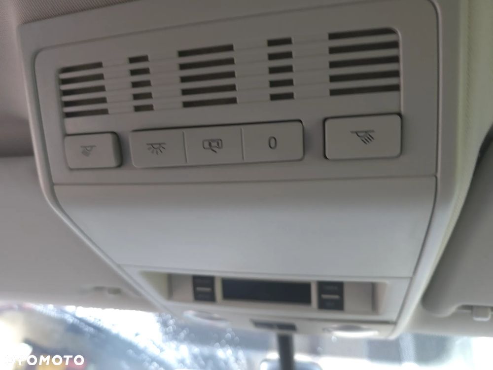 Volkswagen Multivan - 19