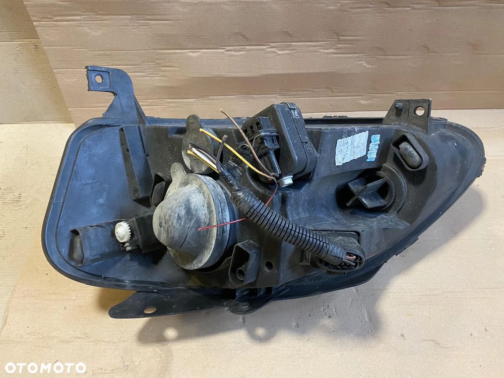 Lampa Volkswagen Fox prawa OE - 3