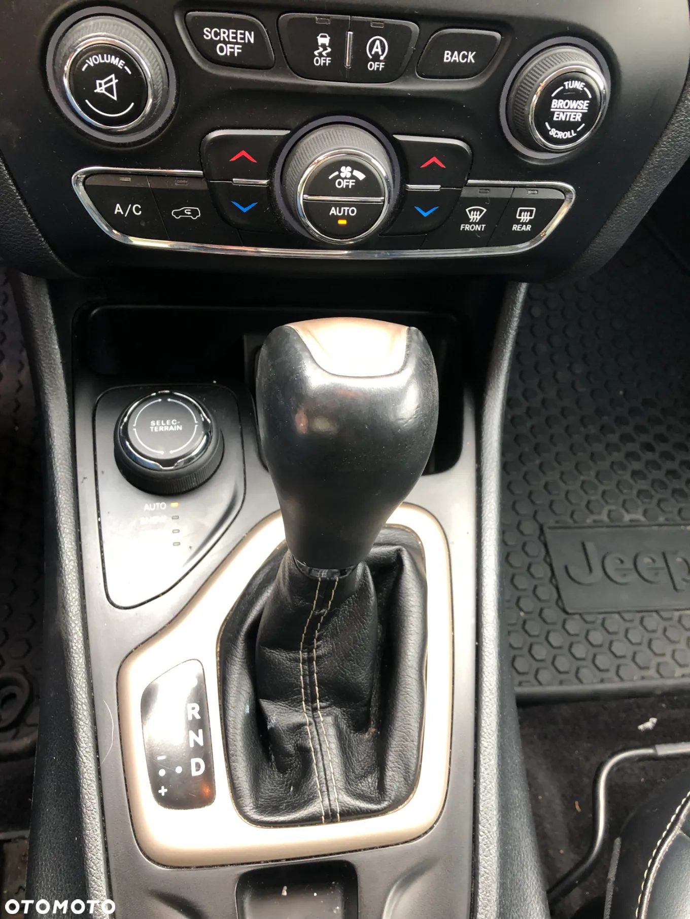 Jeep Cherokee - 26