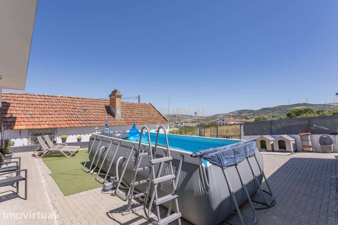 Moradia T3 com Anexo, Garagem e Terreno de 5.071 m² em Arruda dos Vinh - Grande imagem: 3/39