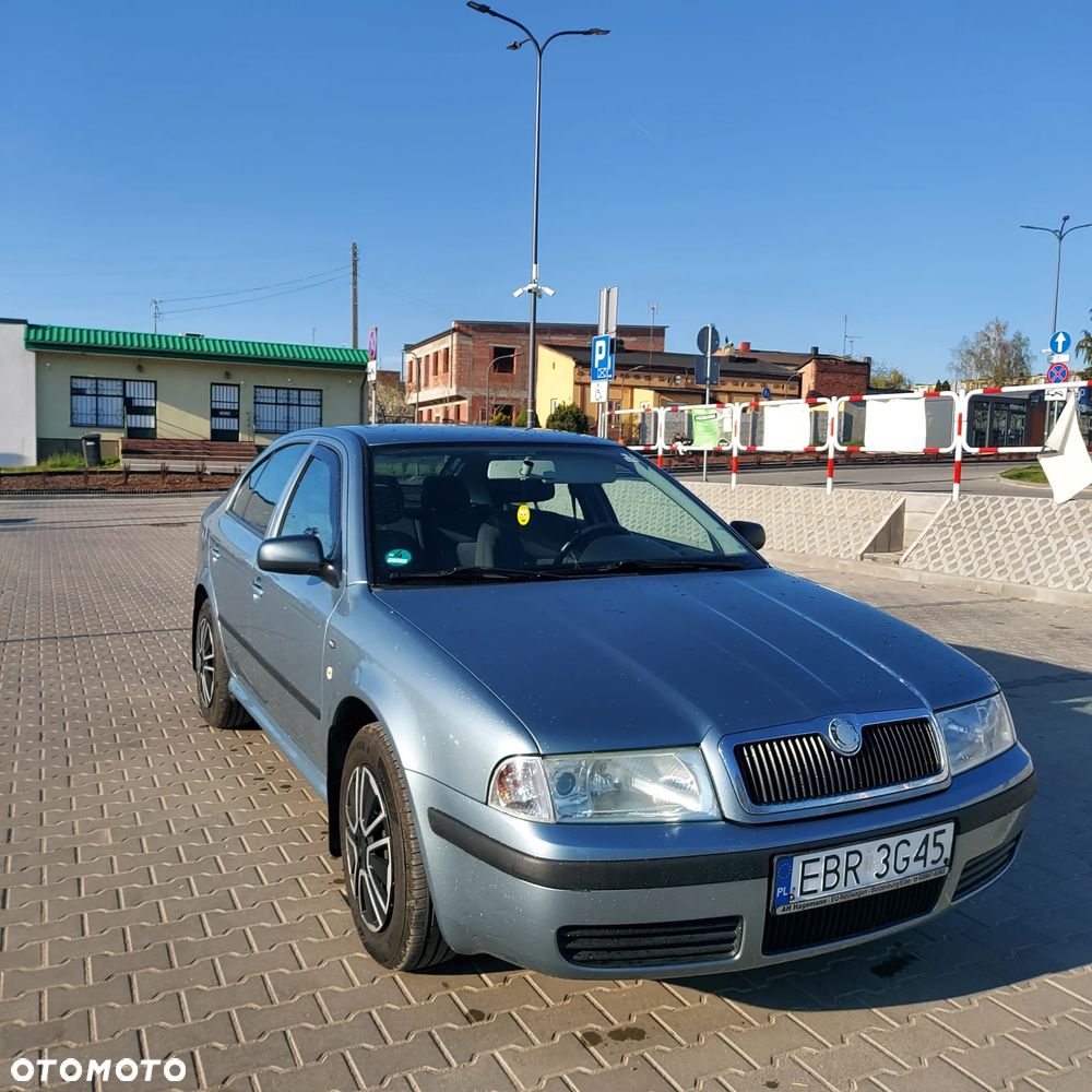 Skoda Octavia 1.6 Ambiente - 23
