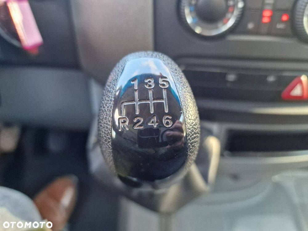 Mercedes-Benz Sprinter - 19