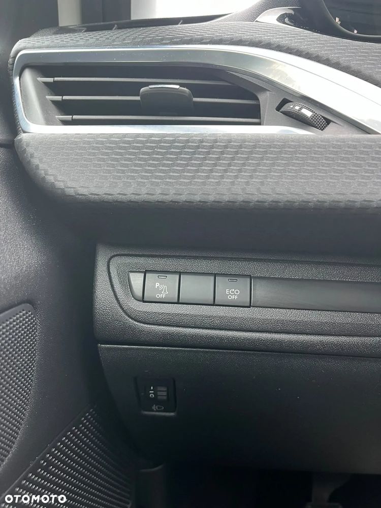 Peugeot 2008 1.2 Pure Tech GPF Allure S&S - 19