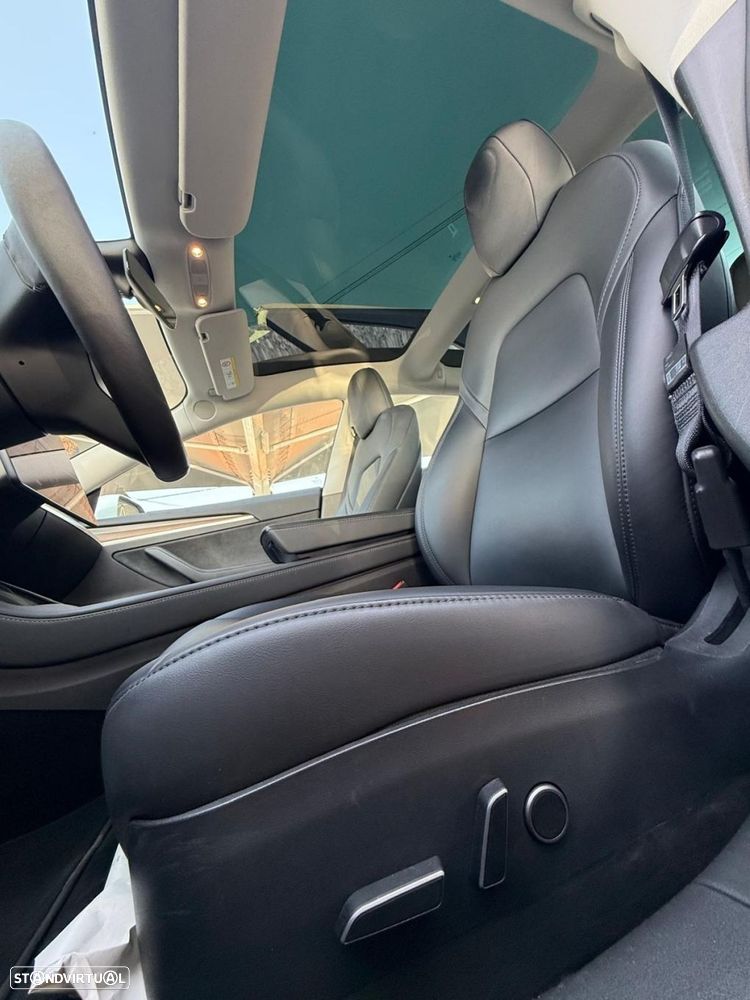 Tesla Model 3 - 8