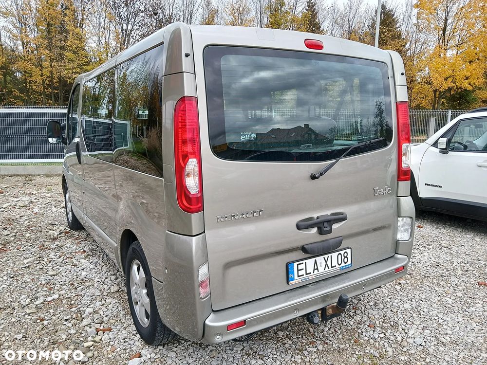 Renault Trafic 2.0 dCi 115 FAP Passenger Black Edition - 4