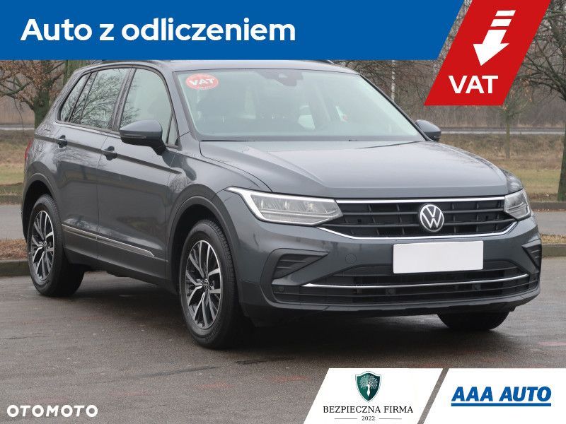 Volkswagen Tiguan - 1