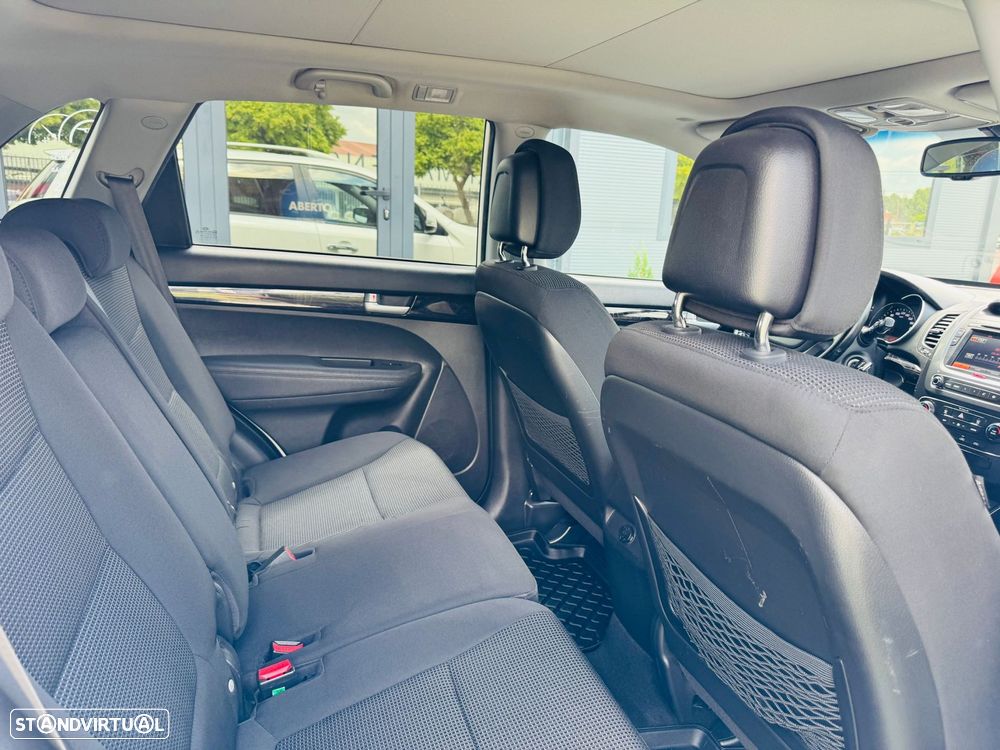 Kia Sorento 2.0 CRDi TX Tecto Panorâmico - 24