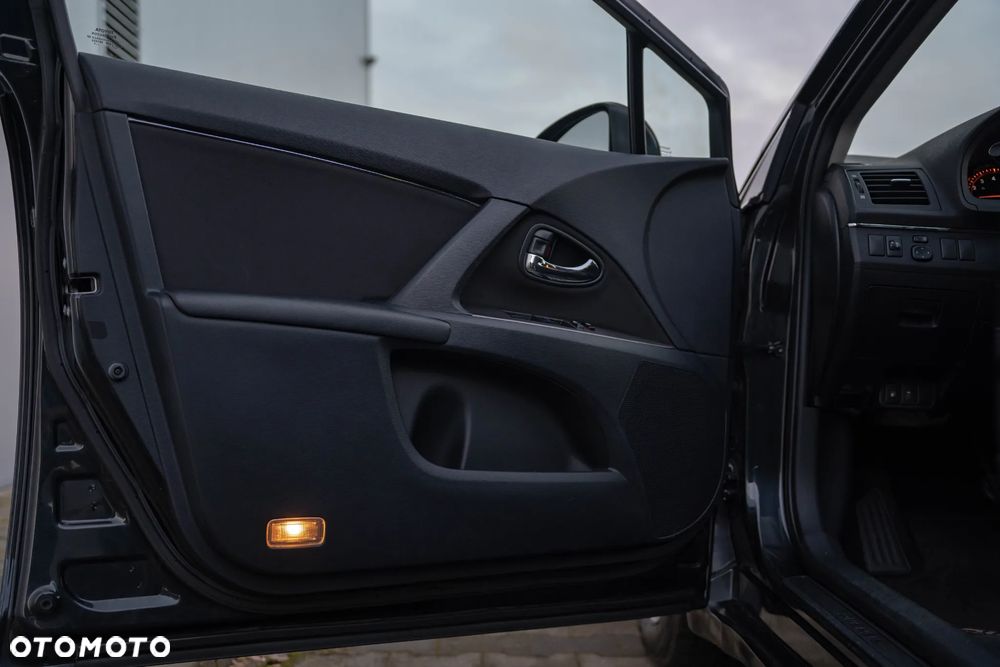 Toyota Avensis 1.8 Multidrive Business Edition - 13