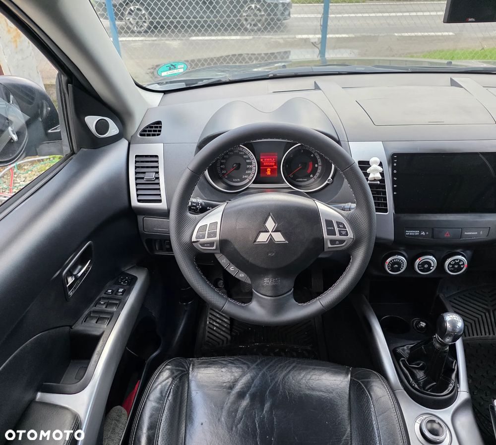 Mitsubishi Outlander 2.2 DI-D 4WD Instyle - 32