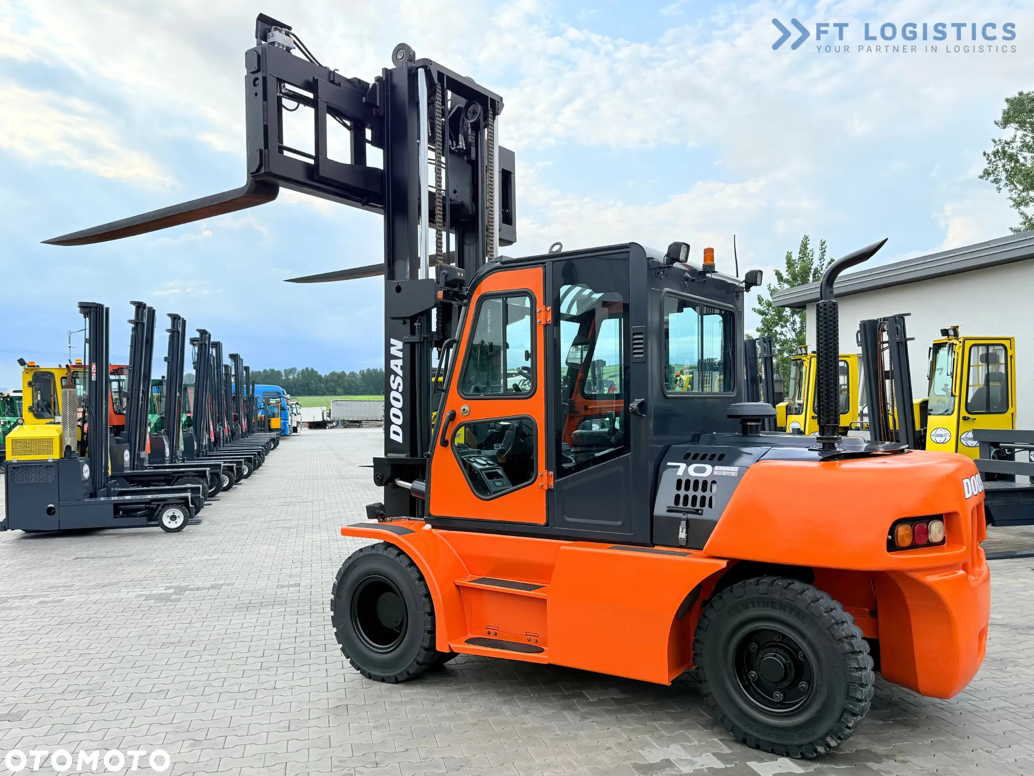 Doosan DOOSAN_DUPLEX-3000MM_PRZESUW-BOCZNY_POZYCJONER_WIDŁY-2500MM_7000KG_KABINA_JAK-NOWY - 38