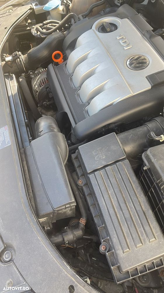 Volkswagen Passat 2.0 TDI DPF Highline - 13