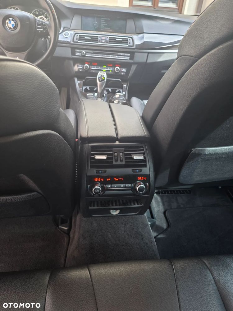 BMW Seria 5 550i Sport-Aut - 23