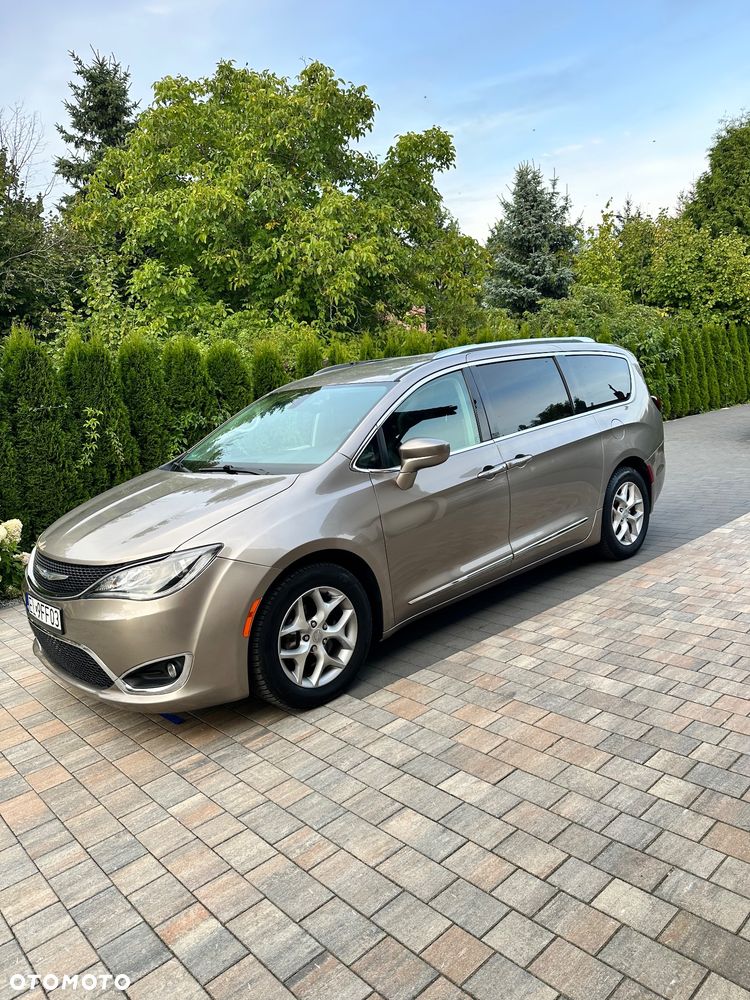 Chrysler Pacifica - 1