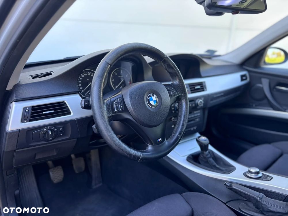 BMW Seria 3 320d - 10