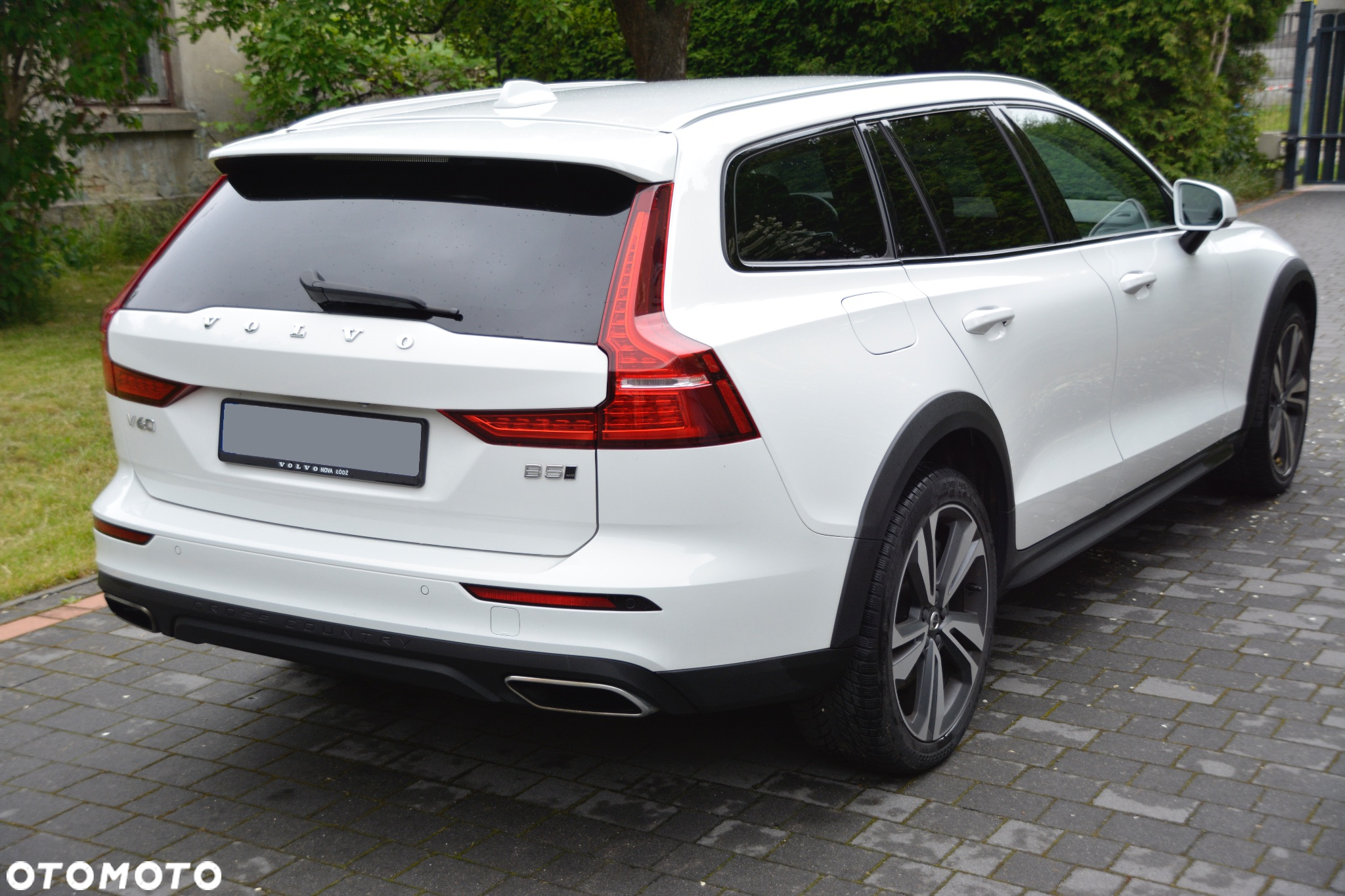 Volvo V60 B5 B R-Design - 4