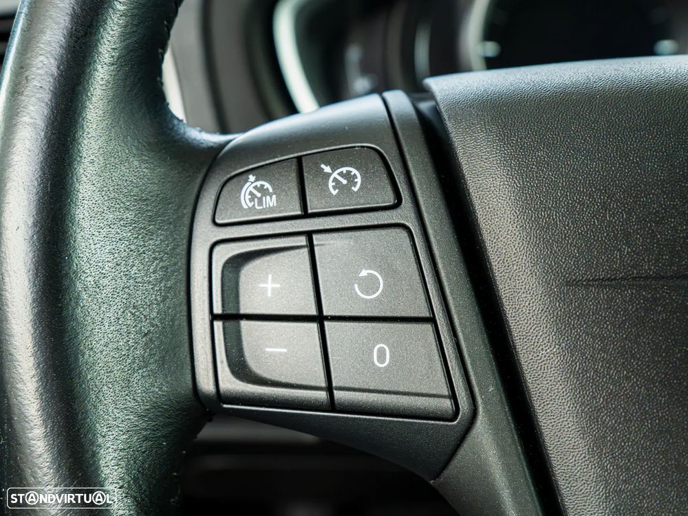 Volvo V40 2.0 D2 Momentum - 31