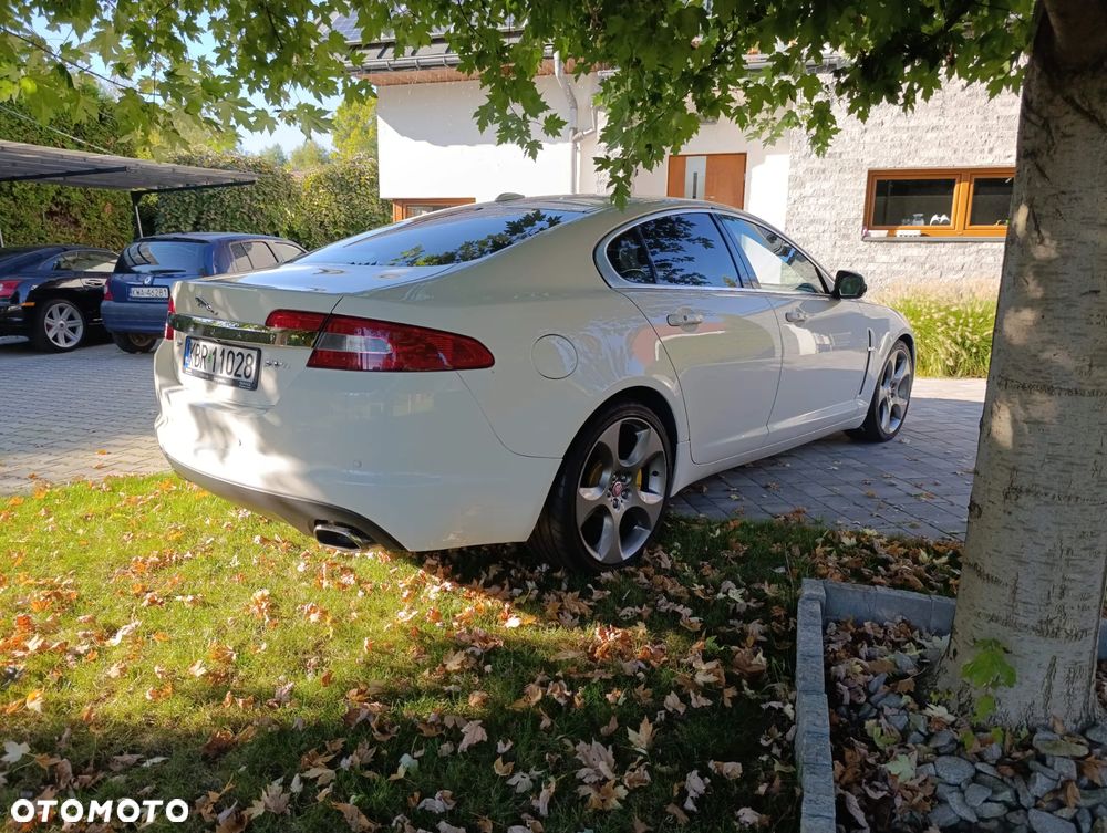 Jaguar XF 4.2 SV8 - 4