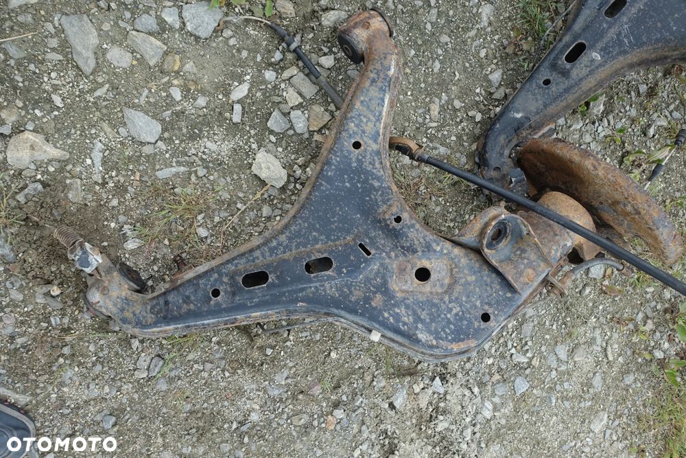 WAHACZ PIASTA ZWROTNICA TYŁ VW T4 Z ABS BEZ ABS - 6