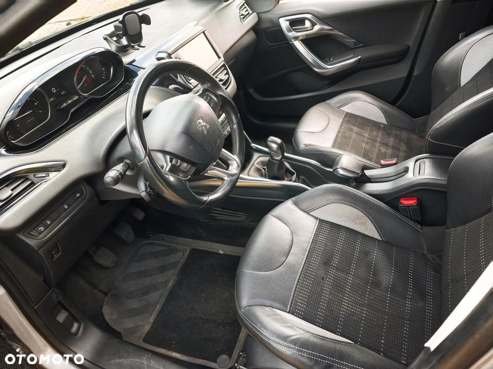 Peugeot 2008 1.2 Pure Tech Style EU6 - 16