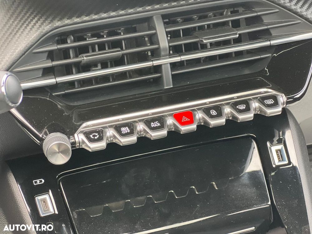 Peugeot 208 1.2 L PureTech STT EAT8 GT Line - 16