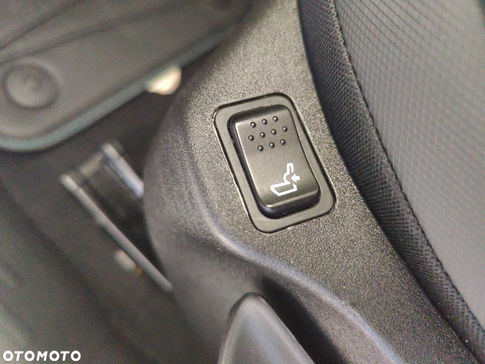 Jeep Renegade 1.5 T4 mHEV Upland FWD S&S DCT - 11