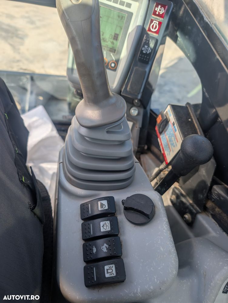 Hitachi ZX48U-6, 2023, 2.662h, CUPLA RAPIDA HIDR+3 CUPE NOI, Lama nivelare, Masa operationala 5t, latime 2m, ad sapare 4m, ridica 2,6t, Aer cond, Antifurt, senile 80% ok, posibil leasing 4 ani, PROMOTIE 39.500 EUR+Tva - 32