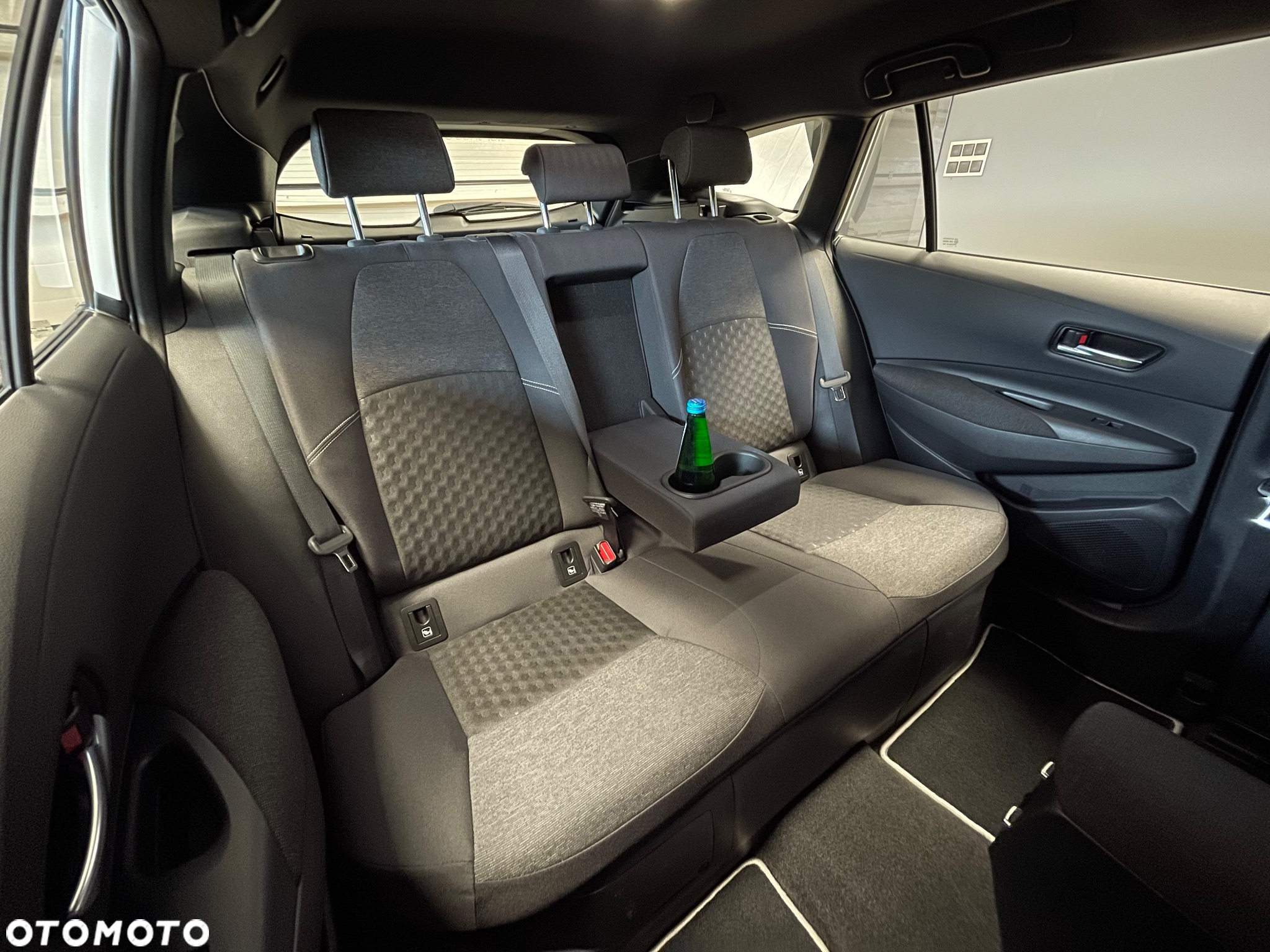 Toyota Corolla 1.8 Hybrid Comfort - 29